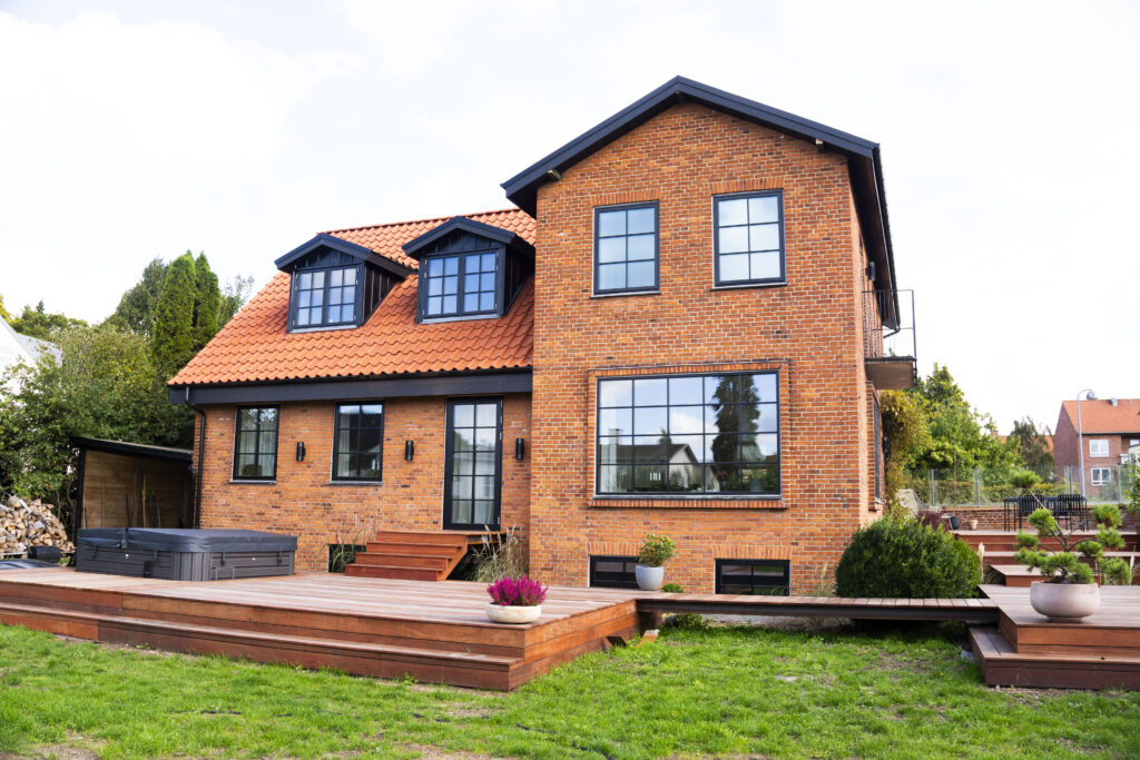 træterrasse i cumaru i virum foran villa